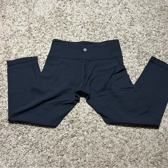 Lululemon Size 4 Black Leggings Cropped 21” Inseam Mid Rise - Picture 1 of 5